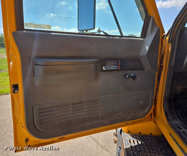 image for item ER5446 1996 Chevrolet Kodiak digger derrick truck