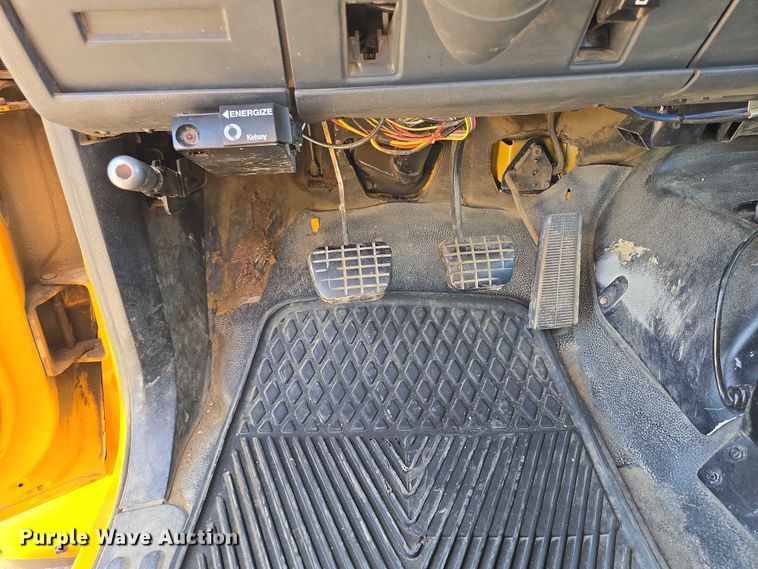 image for item ER5446 1996 Chevrolet Kodiak digger derrick truck