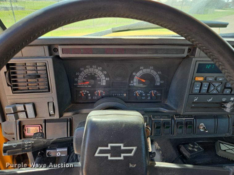 image for item ER5446 1996 Chevrolet Kodiak digger derrick truck