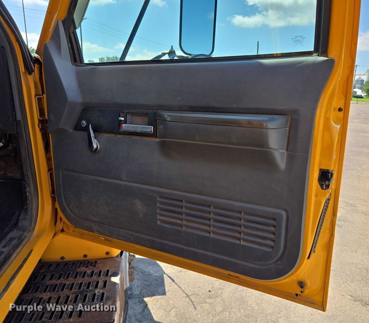 image for item ER5446 1996 Chevrolet Kodiak digger derrick truck