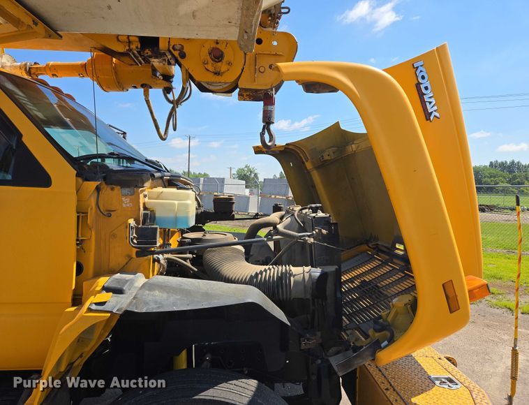 image for item ER5446 1996 Chevrolet Kodiak digger derrick truck