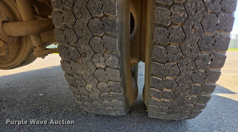 image for item ER5446 1996 Chevrolet Kodiak digger derrick truck