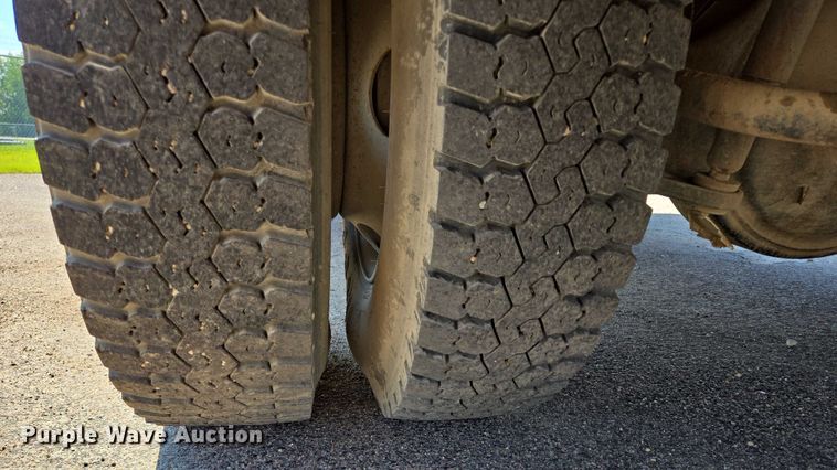 image for item ER5446 1996 Chevrolet Kodiak digger derrick truck