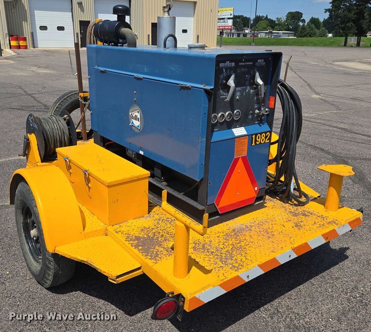 image for item ER5449 1995 Miller WD-5 welder/generator