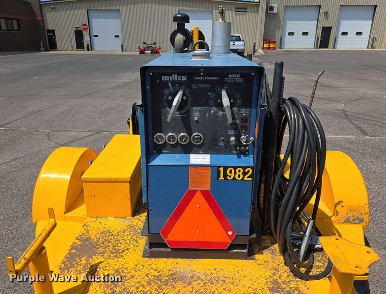 image for item ER5449 1995 Miller WD-5 welder/generator