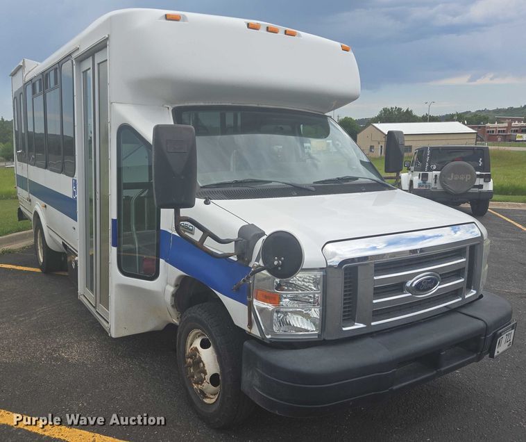 image for item ER5452 2012 Ford E450 shuttle bus