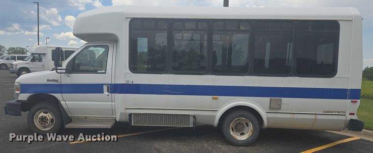 image for item ER5452 2012 Ford E450 shuttle bus
