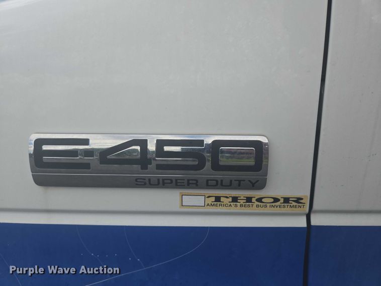 image for item ER5452 2012 Ford E450 shuttle bus