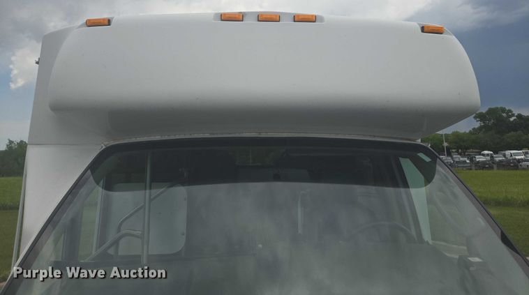 image for item ER5452 2012 Ford E450 shuttle bus