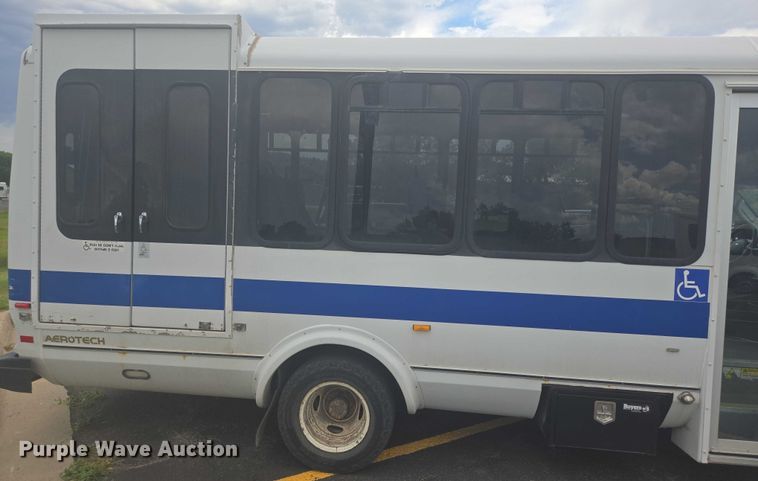 image for item ER5452 2012 Ford E450 shuttle bus