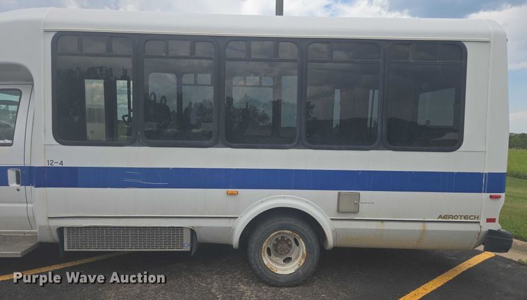 image for item ER5452 2012 Ford E450 shuttle bus