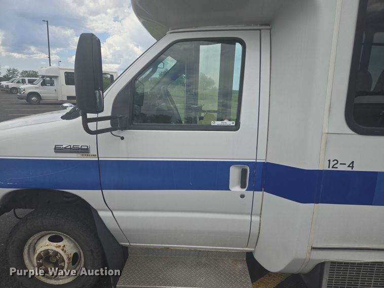 image for item ER5452 2012 Ford E450 shuttle bus