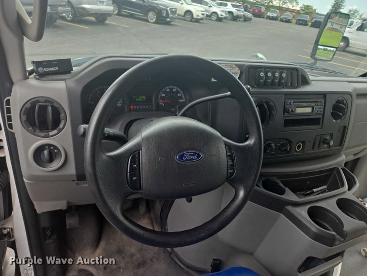 image for item ER5452 2012 Ford E450 shuttle bus