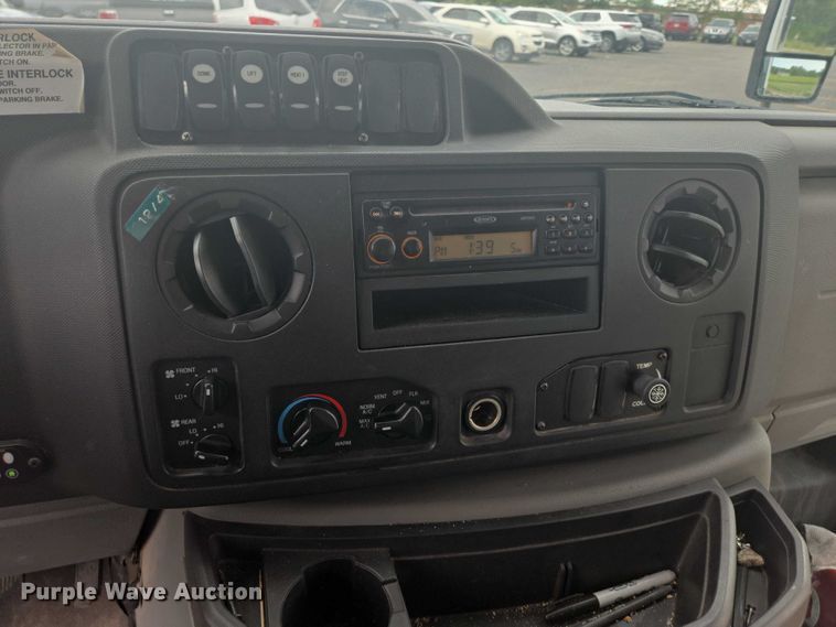 image for item ER5452 2012 Ford E450 shuttle bus