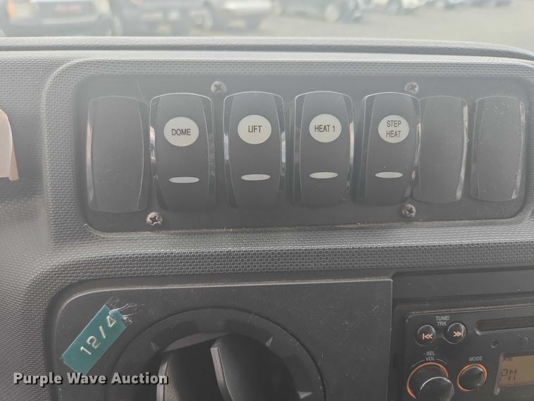 image for item ER5452 2012 Ford E450 shuttle bus