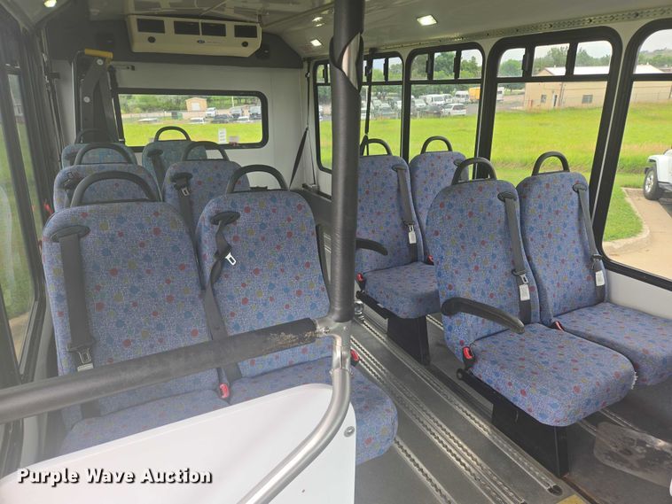 image for item ER5452 2012 Ford E450 shuttle bus