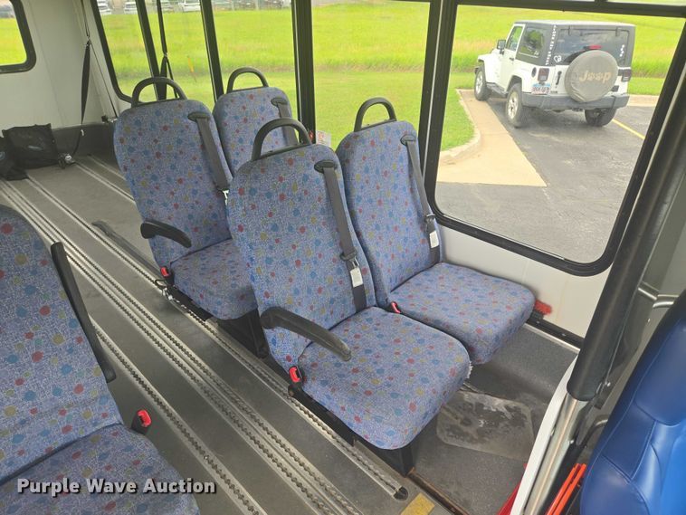 image for item ER5452 2012 Ford E450 shuttle bus