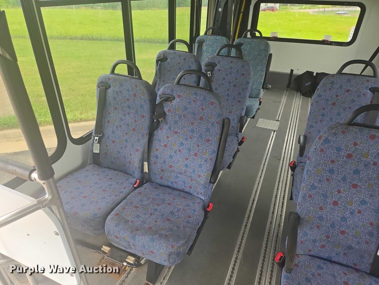 image for item ER5452 2012 Ford E450 shuttle bus