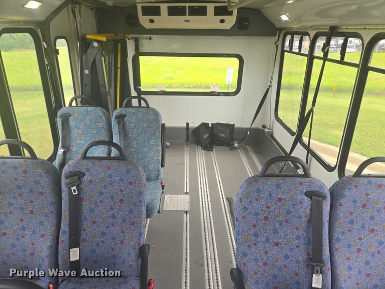 image for item ER5452 2012 Ford E450 shuttle bus