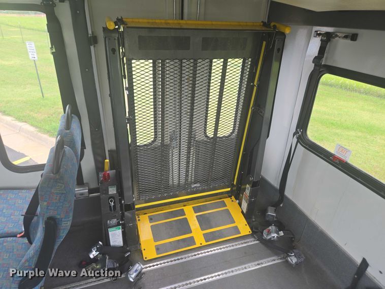 image for item ER5452 2012 Ford E450 shuttle bus