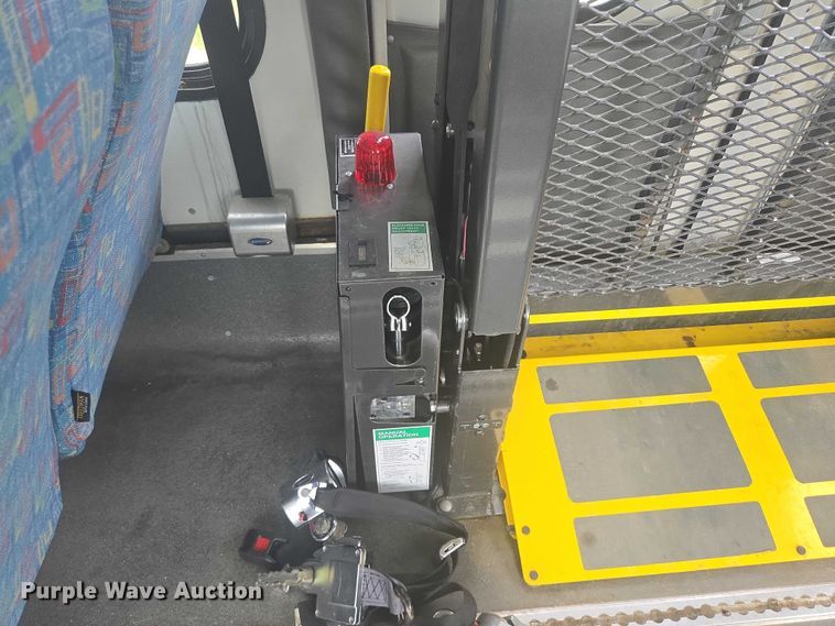 image for item ER5452 2012 Ford E450 shuttle bus