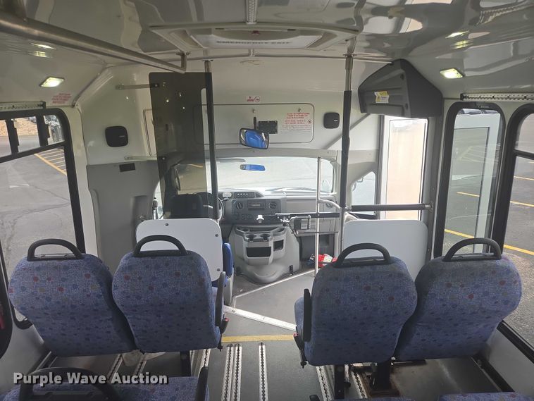 image for item ER5452 2012 Ford E450 shuttle bus