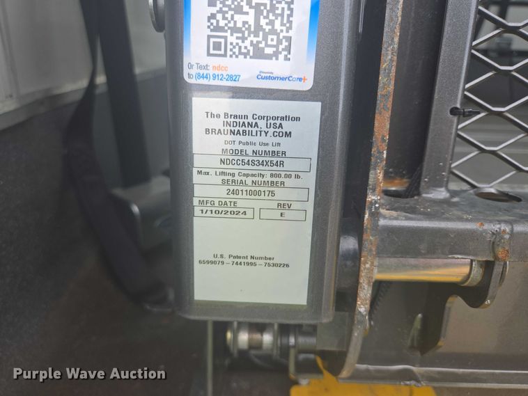 image for item ER5452 2012 Ford E450 shuttle bus