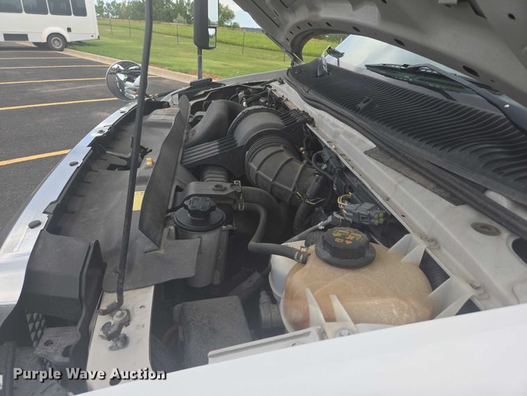 image for item ER5452 2012 Ford E450 shuttle bus