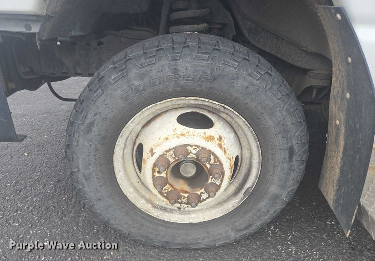 image for item ER5452 2012 Ford E450 shuttle bus