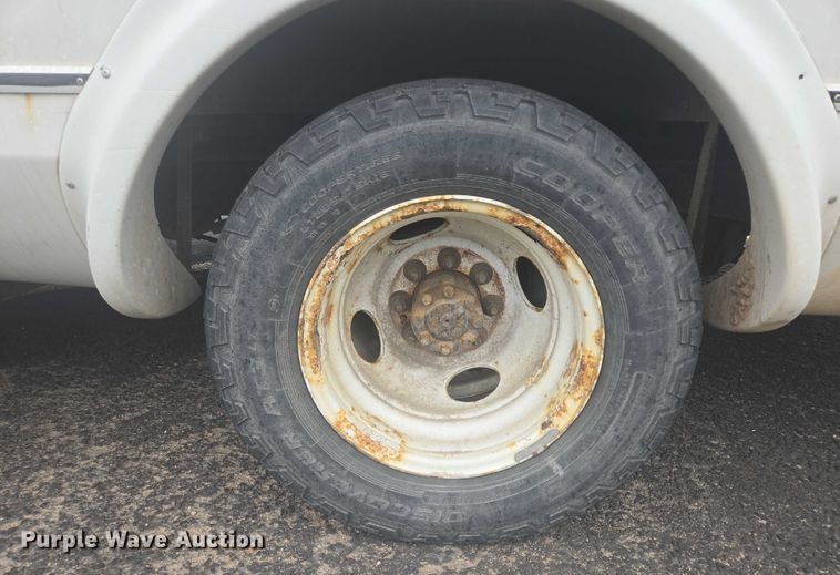 image for item ER5452 2012 Ford E450 shuttle bus