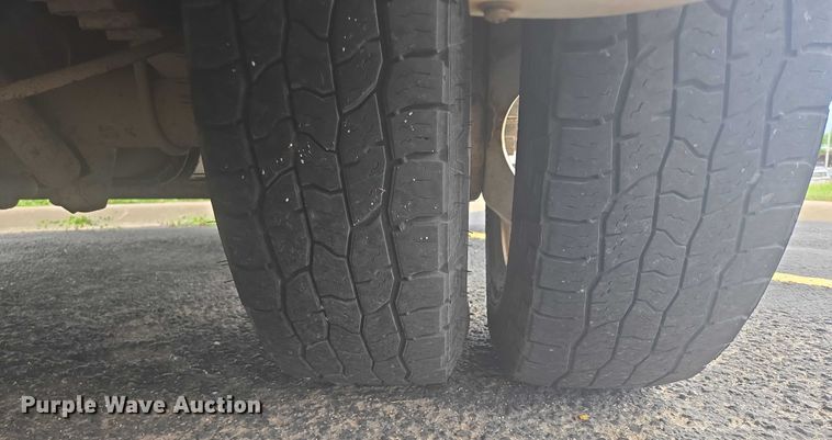 image for item ER5452 2012 Ford E450 shuttle bus