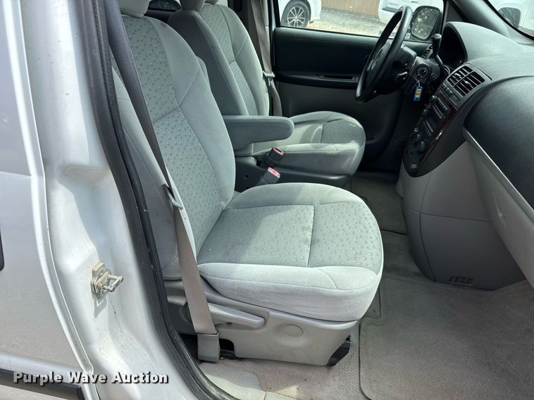 image for item ET8012 2008 Chevrolet Uplander LS van