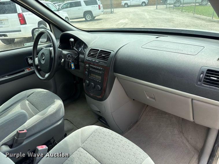 image for item ET8012 2008 Chevrolet Uplander LS van