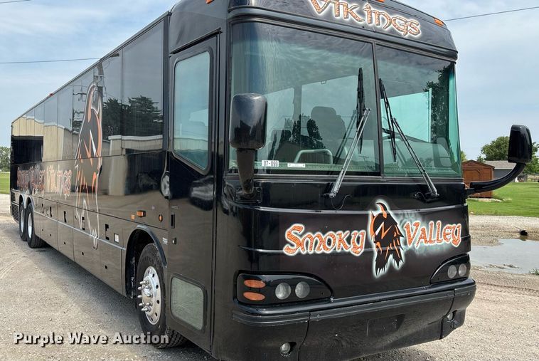 image for item ET8013 2004 Blue Bird 4500 coach bus