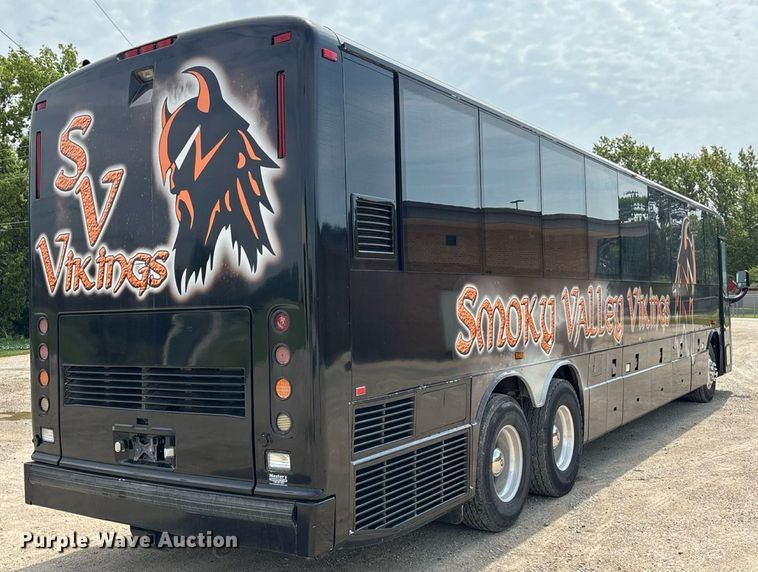 image for item ET8013 2004 Blue Bird 4500 coach bus