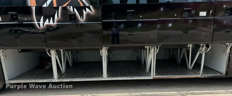 image for item ET8013 2004 Blue Bird 4500 coach bus