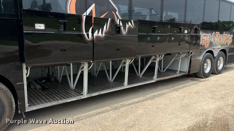 image for item ET8013 2004 Blue Bird 4500 coach bus