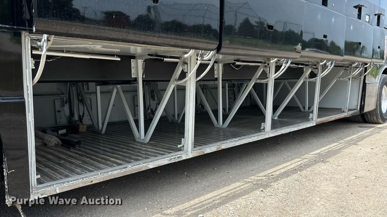 image for item ET8013 2004 Blue Bird 4500 coach bus