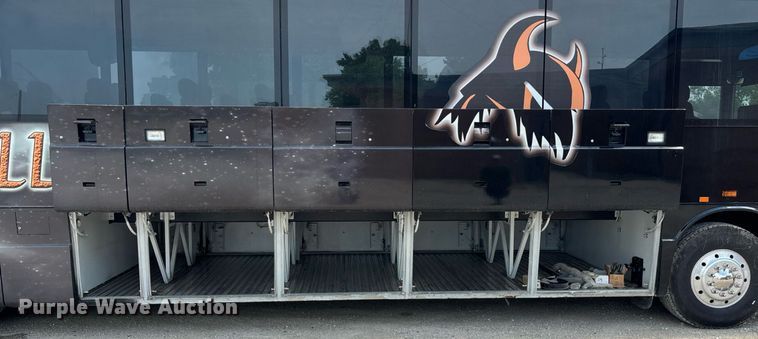 image for item ET8013 2004 Blue Bird 4500 coach bus