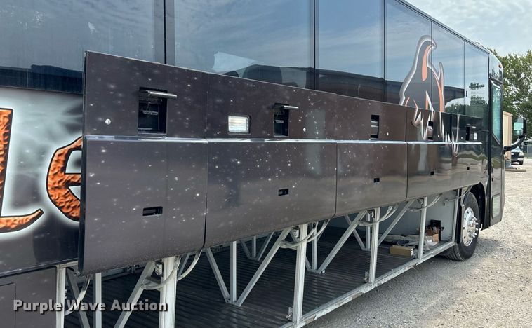 image for item ET8013 2004 Blue Bird 4500 coach bus