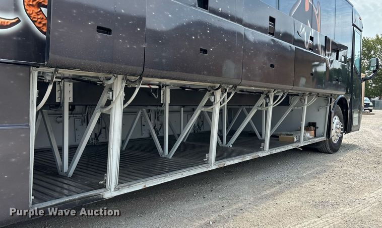 image for item ET8013 2004 Blue Bird 4500 coach bus