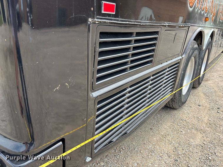 image for item ET8013 2004 Blue Bird 4500 coach bus