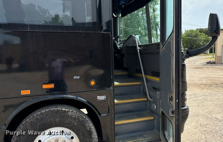 image for item ET8013 2004 Blue Bird 4500 coach bus