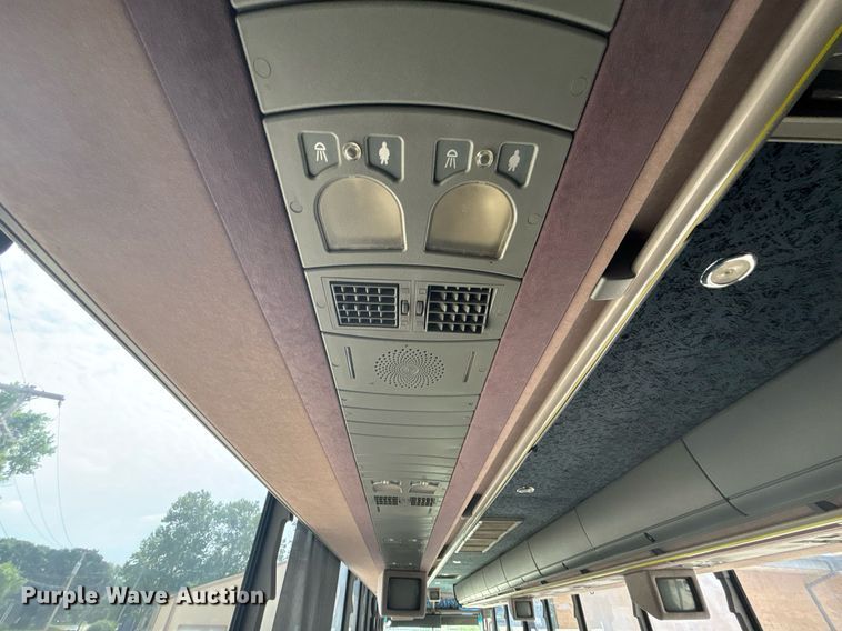 image for item ET8013 2004 Blue Bird 4500 coach bus