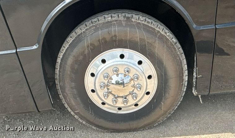 image for item ET8013 2004 Blue Bird 4500 coach bus