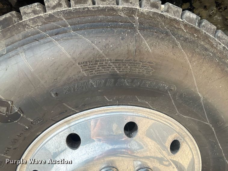 image for item ET8013 2004 Blue Bird 4500 coach bus