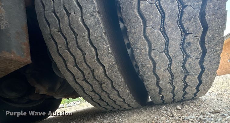 image for item ET8013 2004 Blue Bird 4500 coach bus