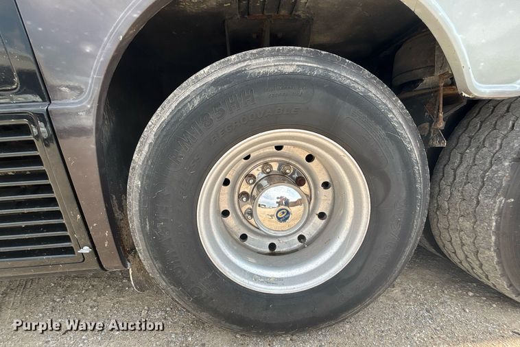 image for item ET8013 2004 Blue Bird 4500 coach bus