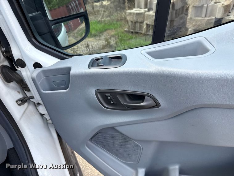 image for item HI9322 2018 Ford Transit 350 van