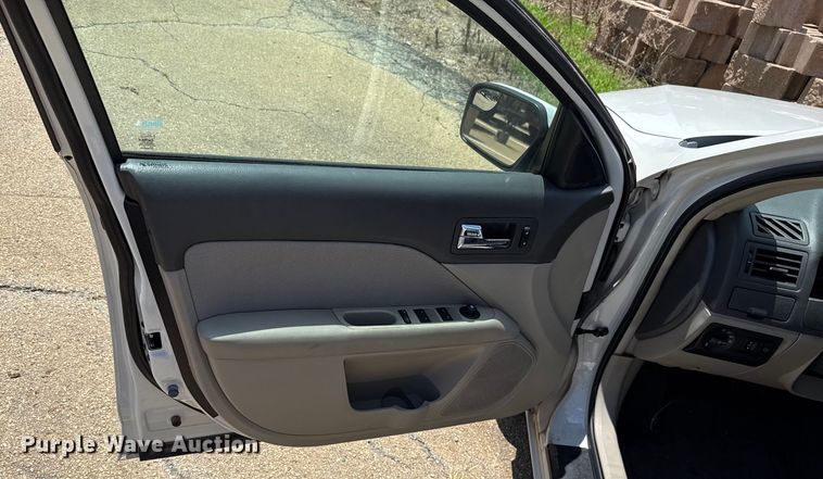 image for item HI9330 2011 Ford Fusion 